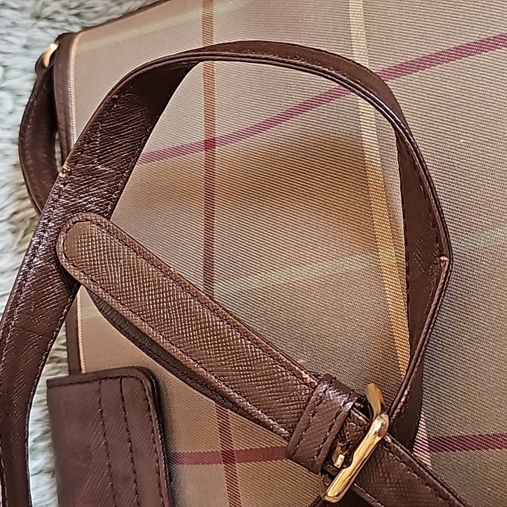 Burberrys Check Shoulder Bag - Picture 5 of 17